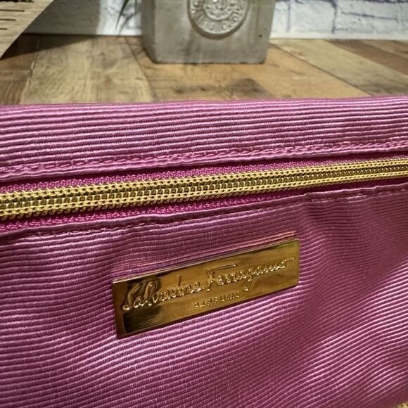 Salvatore Ferragamo cosmetic pouch - Picture 3 of 13